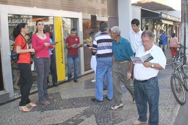 Sindicato faz mobilização contra projetos que legalizam terceirização do trabalho