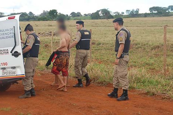 Grupo é capturado no meio do mato com dinheiro roubado após assalto a empregada de funerária