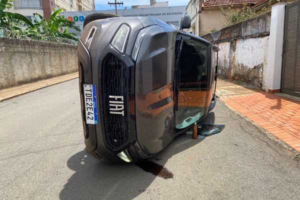 Picape para tombada após briga de trânsito e condutores entram em luta corporal