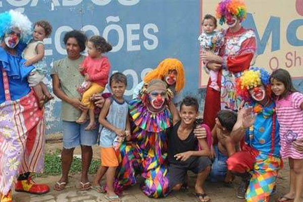 10 amigos pedem ajuda para fazer festa das crianças também no Natal
