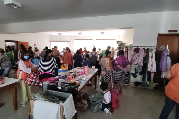 Tradicional bazar de Santo Antônio agora é semanal e movimenta compradores de Patos e região