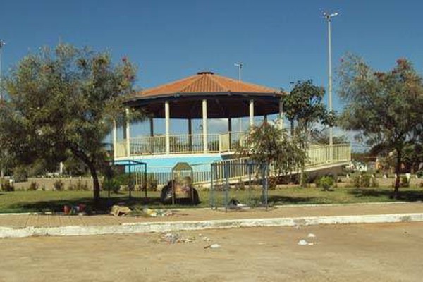 Feto é encontrado com a cabeça esmagada dentro do coreto em Lagoa Grande