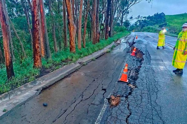 Polícia Militar atualiza interdições de rodovias, estradas e pontes nas cidades da região