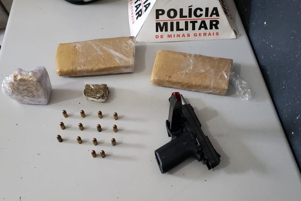 Policiais do GEPMOR encontram pistola furtada e apreendem  cerca de1,5kg de crack e maconha