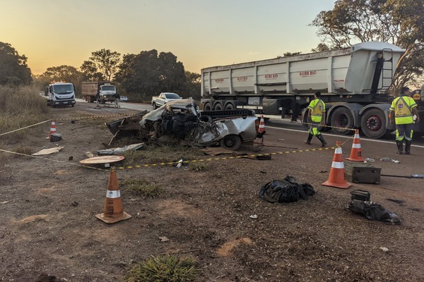 Produtor rural de Patos de Minas morre ao bater de frente com carreta na BR 040, em João Pinheiro