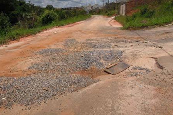 Moradores reclamam da sujeira e do descaso com o bairro Copacabana