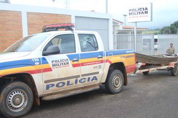 Pescadores são flagrados com redes, tarrafas, barco e peixes do Rio da Prata