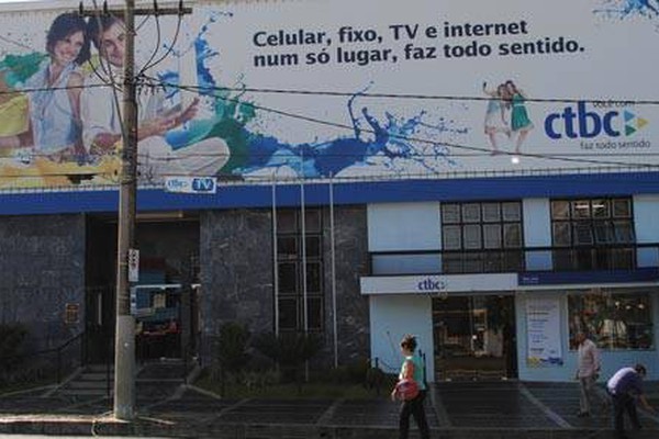 Falha no sistema deixa milhares de patenses sem internet e sem telefone