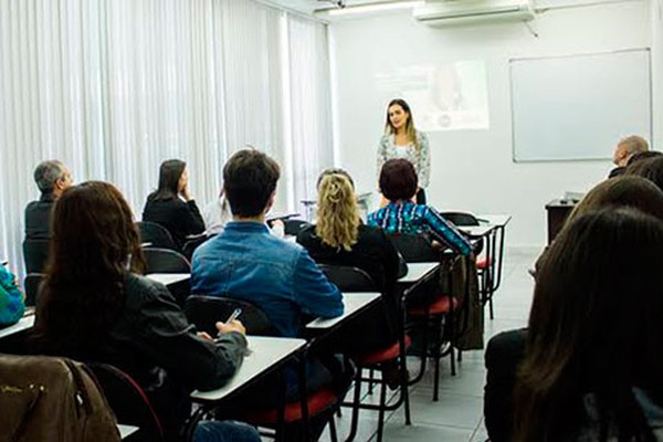 Instituto Máximo inicia novas turmas de pós-graduação em Patos de Minas e região