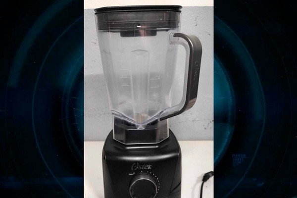 Homem com tornozeleira eletrônica é flagrado com liquidificador furtado da própria mãe e agride policiais ao ser preso