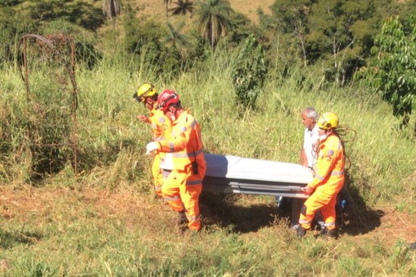 Homem é encontrado morto dentro de grota com sinais de violência em Patos de Minas