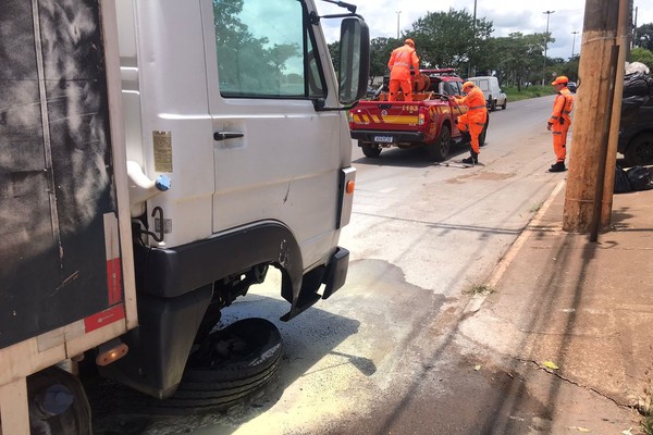 Princípio de incêndio em caminhão baú mobiliza Corpo de Bombeiros em Patos de Minas