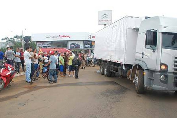 Caminhão volta depois de apresentar defeito e mata empresário na av. JK