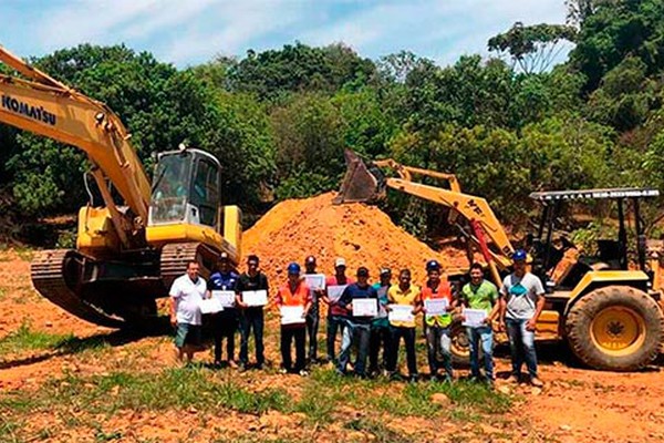 União Treinamentos está com matrículas abertas para operadores de máquinas pesadas