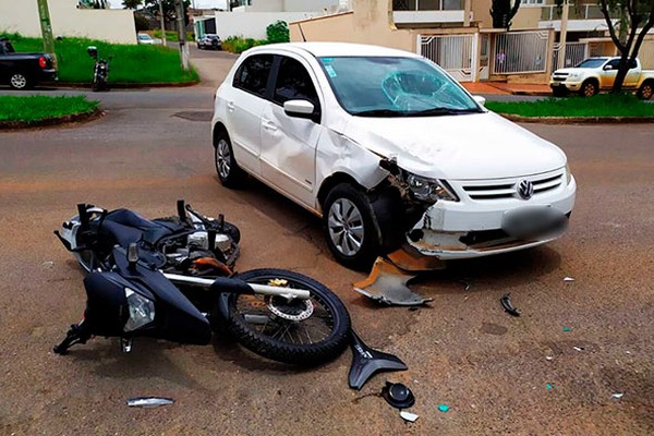 Motociclista é encaminhado ao Hospital Regional após mais um acidente em Patos de Minas