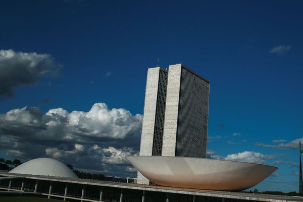 Congresso promulga PEC da Transição