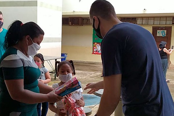 Loja Maçônica de Patos de Minas entrega centenas de brinquedos para crianças carentes