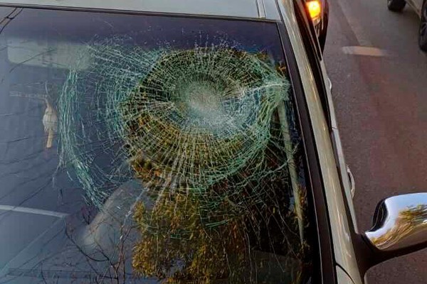 Briga de trânsito termina em acidente envolvendo cinco veículos em Patos de Minas