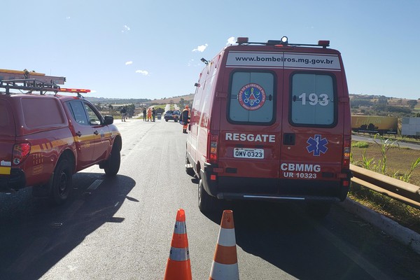 Corpo de Bombeiros é acionado e consegue resgatar homem que ameaçava pular de viaduto