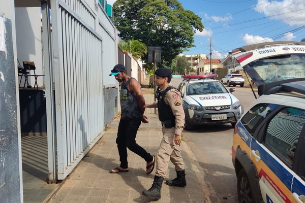 Após agressão a cachorro, andarilhos entram em vias de fato e acabam na delegacia em Patos de Minas