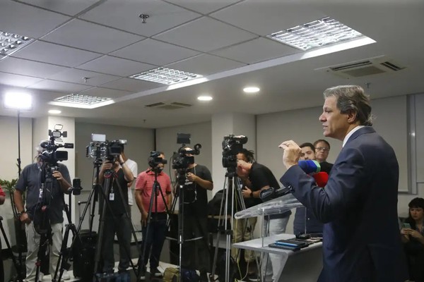 Tesouro dos EUA procura Haddad para agendar reunião sobre tarifaço
