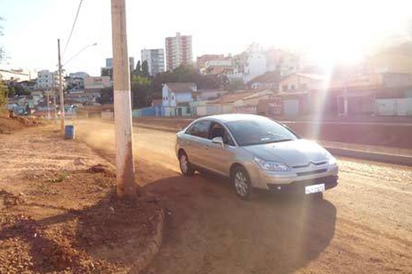 Prefeitura e empreiteira não cumprem prazos e irritam moradores da Fátima Porto