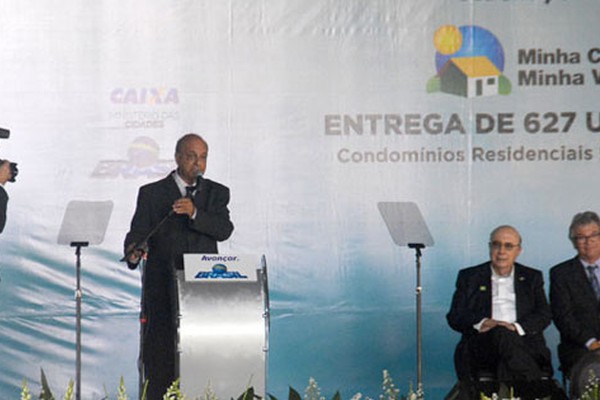 Prefeito pede mais moradias e duplicação da Avenida Marabá ao Presidente Michel Temer 
