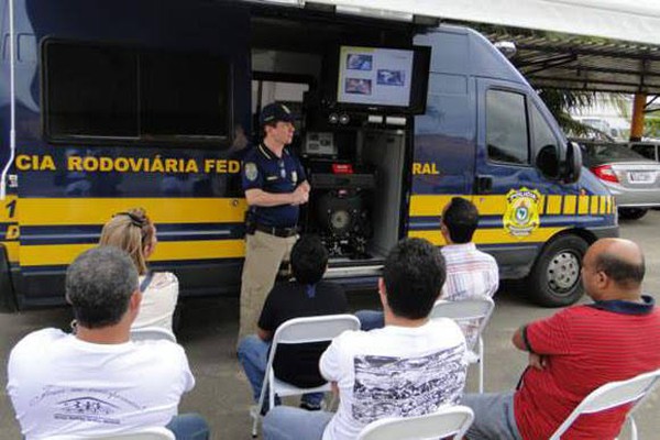 Polícia Rodoviária Federal de Patos de Minas vai promover ação de saúde para caminhoneiros