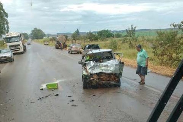 Homem morre e investigadores da Polícia Civil ficam feridos em grave acidente na BR354