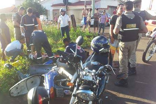 Duas pessoas ficam feridas em acidente com motocicletas no Jardim Califórnia