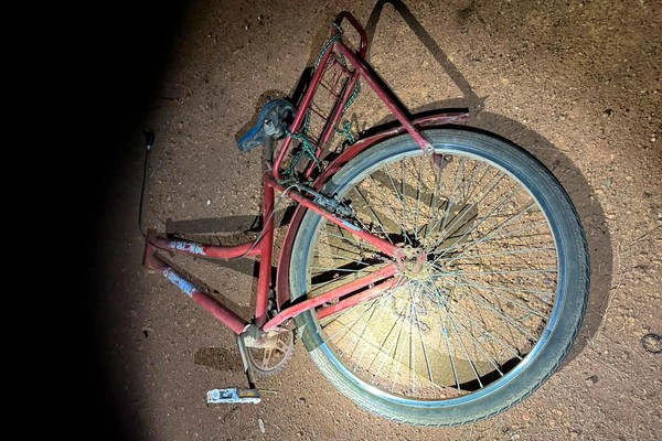Ciclista fica ferido gravemente ao ser atropelado logo após sair de bar na MG 188