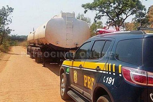 Policia Rodoviária Federal localiza veículo roubado em estrada vicinal próximo de Monte Carmelo