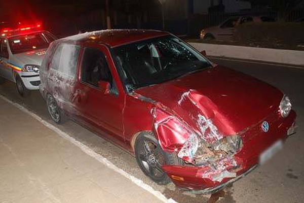 Motorista atinge caçamba e outros dois veículos ao perder controle na Major Gote