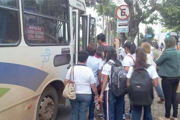 Estudantes reclamam da Lei do Passe Livre e pedem número maior de passagens