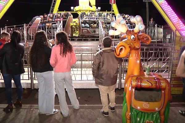 Parque de Exposições atrai diversas famílias e movimenta a Fenamilho neste domingo; veja ao vivo