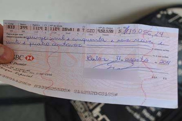 Andarilho é preso tentando descontar cheque de R$15 mil roubado de empresa na J.K