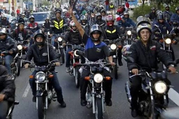 Motoboys de Patos de Minas entram em greve e param entregas de mercadorias no final de semana