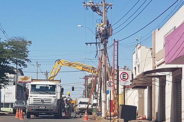 Obras na rede elétrica vão deixar consumidores sem energia em regiões urbanas e rurais