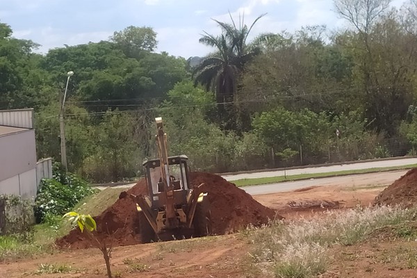 Poeira de movimentação de terra vem causando adoecimento no Ipanema, denuncia moradora