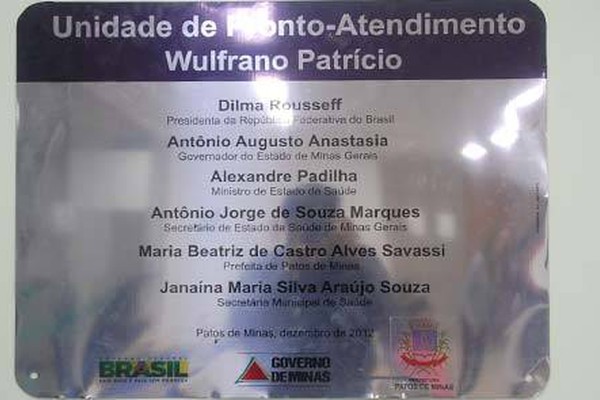 Após polêmica, placa de inauguração da UPA Porte III volta a seu lugar sem alteração