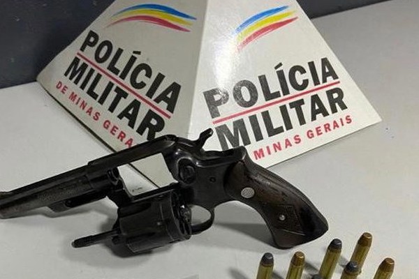 Em ações distintas, PM apreende motocicletas furtadas, armas e dois acabam na delegacia