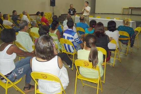 Reunião do CONSEP II termina sem solução para o problema dos moradores de rua