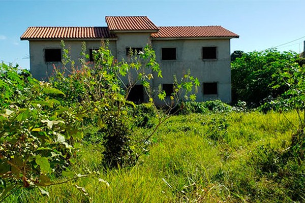 Pivô de CPI, obra parada há quase 3 anos, recebe a visita de vereadores em Patos de Minas 