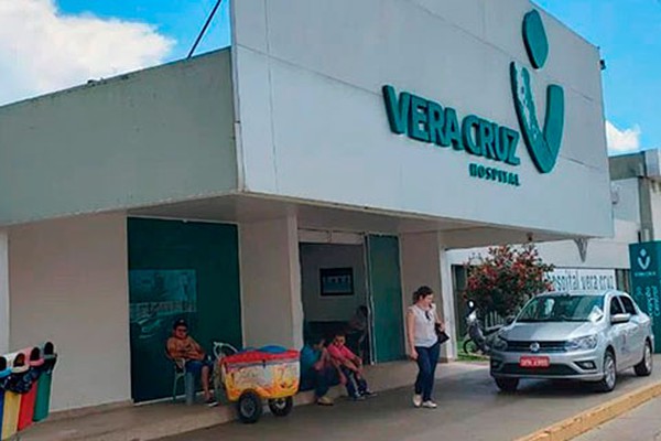 Hospital Vera Cruz orienta pacientes a trocarem as lentes pelos óculos para evitar contaminação