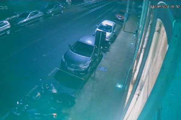 VÍDEO: Homem vê moto sendo furtada após 6 dias com ela