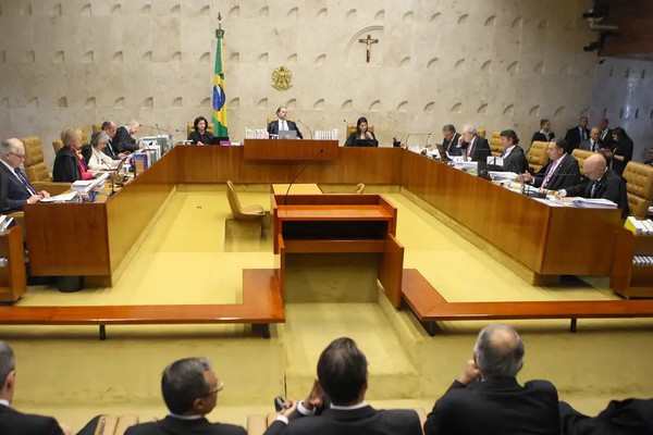 Maioria do STF vota por manter símbolos religiosos em órgãos públicos