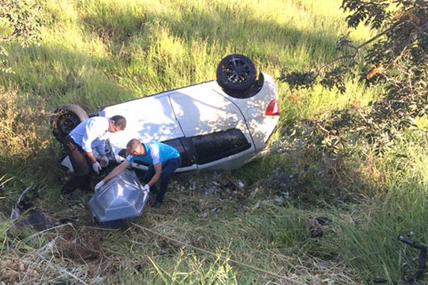 Motorista de 31 anos morre após grave acidente com carreta carregada de milho na BR365