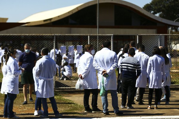 Aumento do número de médicos não reduziu desigualdades, diz pesquisa