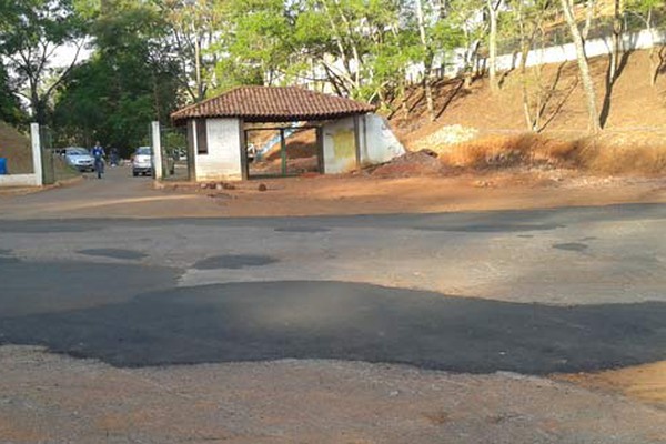 Obra emergencial na av. Ivan Borges facilita acesso ao Parque do Mocambo