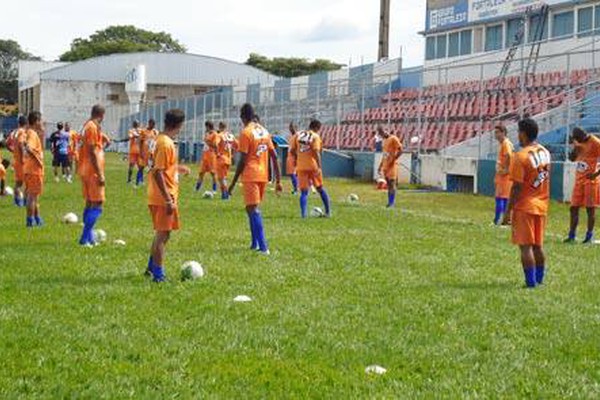 Zezito começa a definir a equipe para o amistoso contra o Brasiliense neste sábado